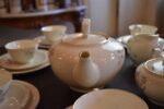 Starožitný porcelánový servis K & A Krautheim Selb pro 10 osob s lučními květinkami.