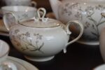 Starožitný porcelánový servis K & A Krautheim Selb pro 10 osob s lučními květinkami.