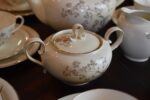 Starožitný porcelánový servis K & A Krautheim Selb pro 10 osob s lučními květinkami.