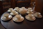 Starožitný porcelánový servis K & A Krautheim Selb pro 10 osob s lučními květinkami.
