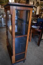 Starožitný biedermeierovský třešňový skleník z období do roku 1830.