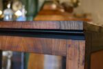 Starožitný biedermeierovský třešňový skleník z období do roku 1830.