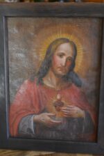 Starožitný oboustranný obraz se sv. Veronikou a Nejsvětějším Srdcem Ježíšovým v tmavém rámu.