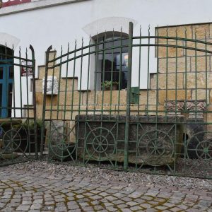 Secesní ručně kovaná starožitná ocelová brána s brankou